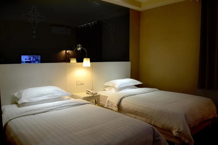 Room 3 of 11