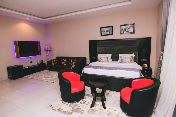 Room 4 of 37