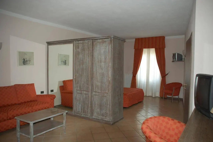 Room 5 of 14