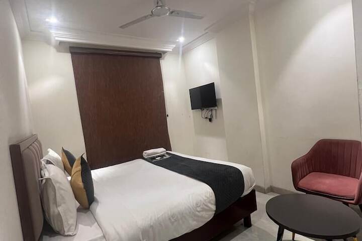 Room 9 of 20