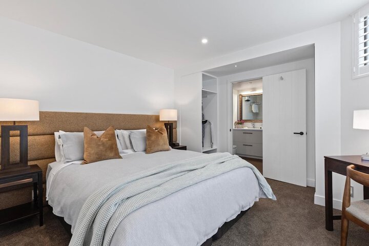 Room 11 of 31