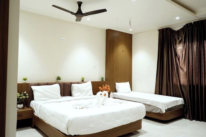 Room 6 of 32
