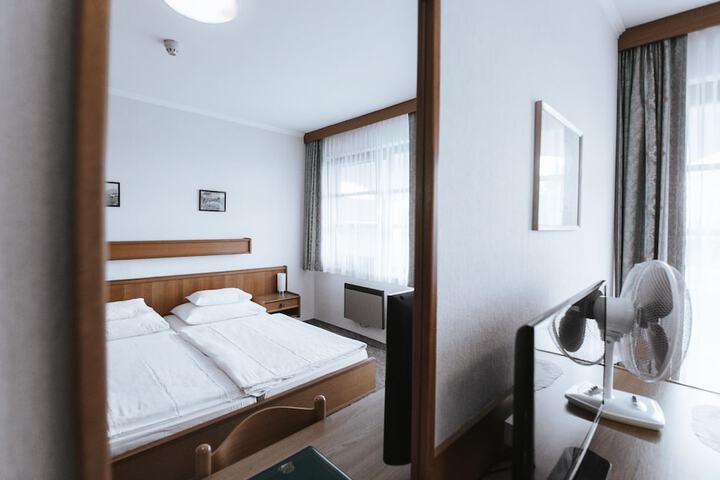 Room 7 of 31