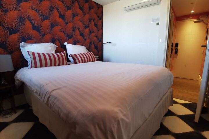 Room 9 of 30