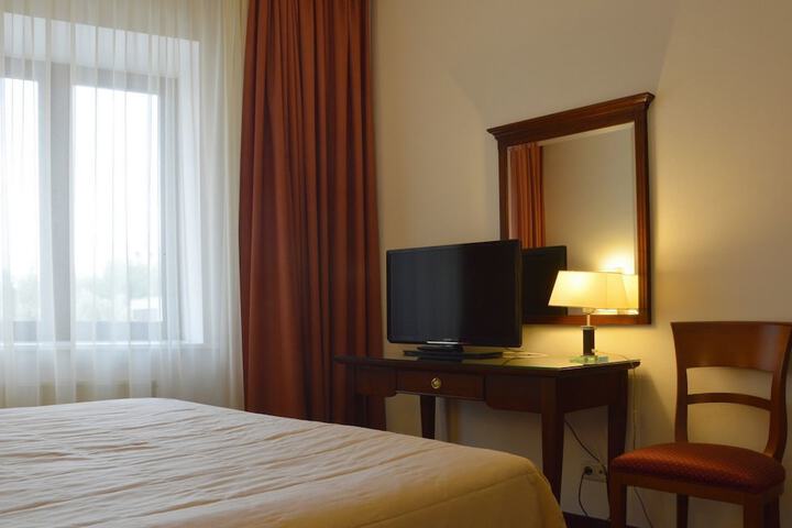 Room 8 of 63