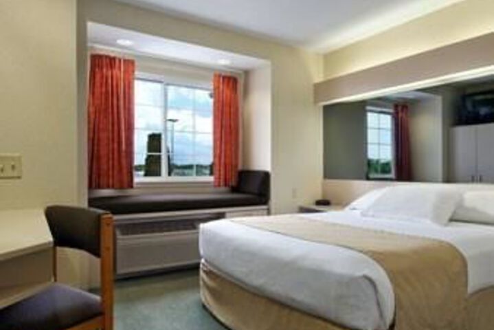 Room 9 of 12