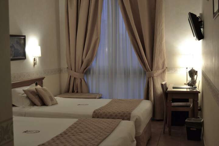 Room 27 of 46