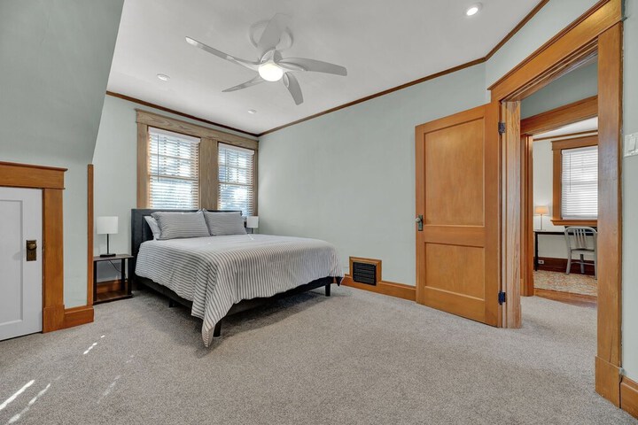 Room 4 of 38
