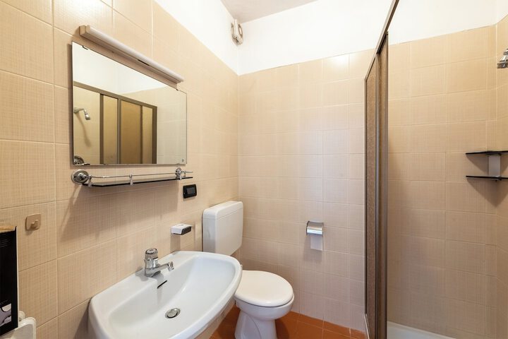Room 14 of 85