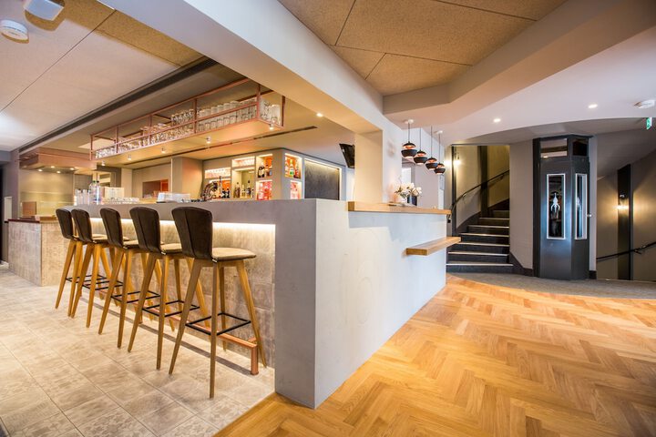 Entrance & Lobby