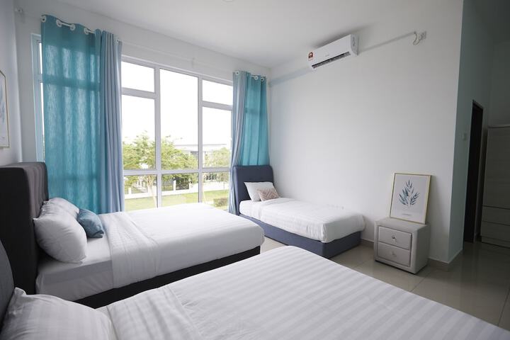Room 35 of 173