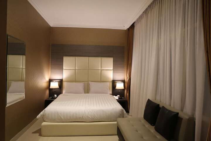 Room 27 of 61