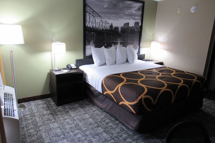 1 King Bed (2 of 20)