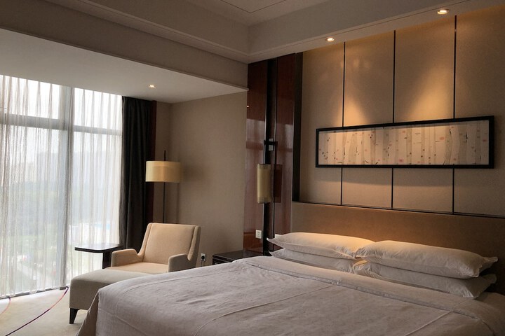 Room 18 of 65