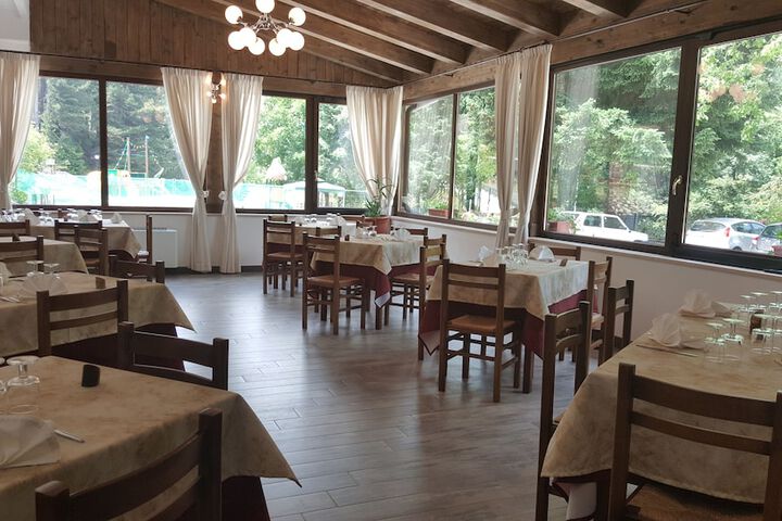 Dining 17 of 28