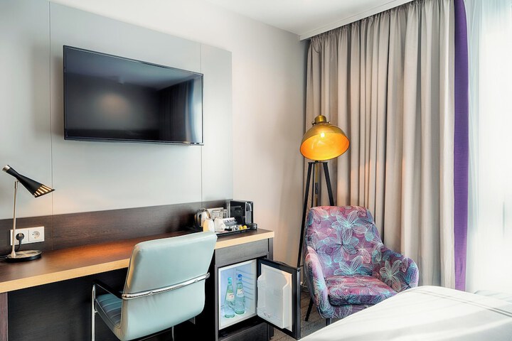 Room 8 of 40