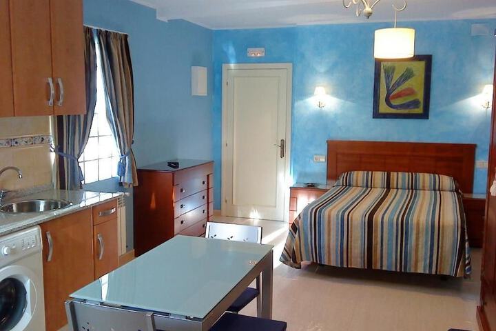 Room 9 of 40