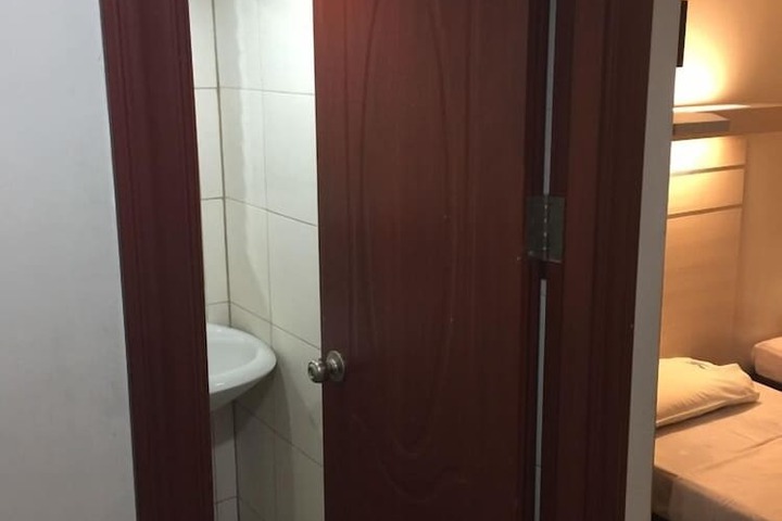 Room 73 of 94