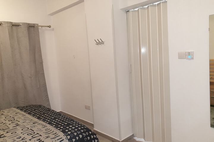 Room 10 of 29