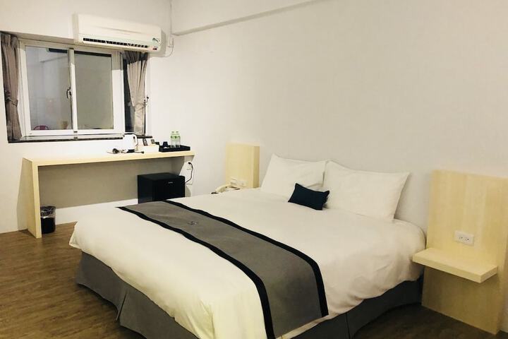 Room 3 of 33
