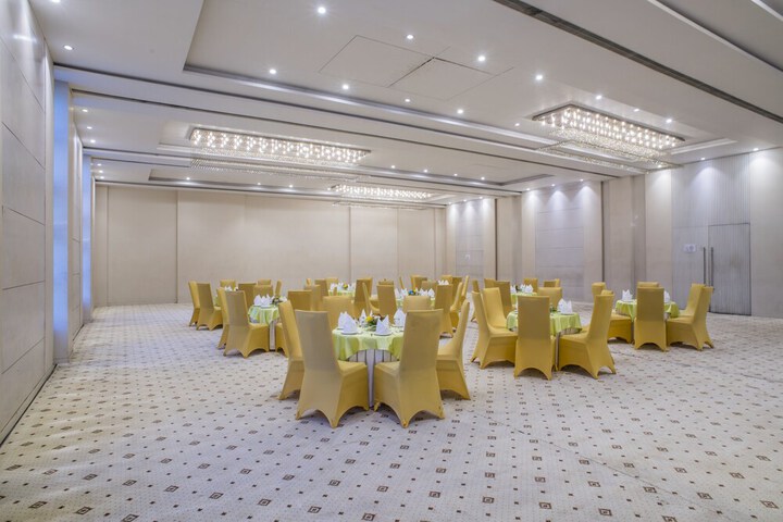 Ballroom/Hall 47 of 55