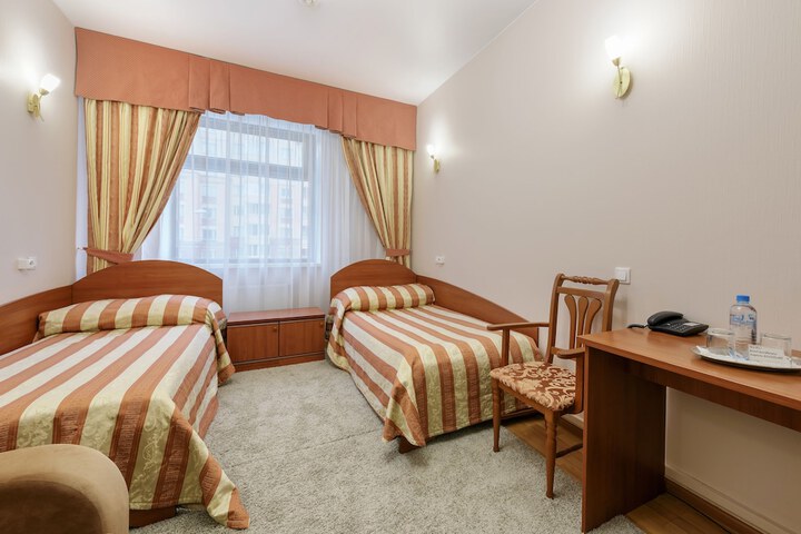 Room 11 of 36