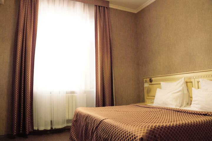 Room 12 of 42