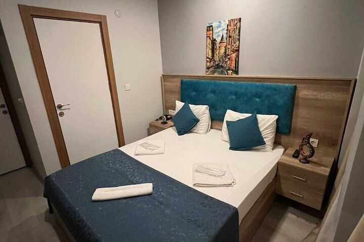 Room 13 of 18