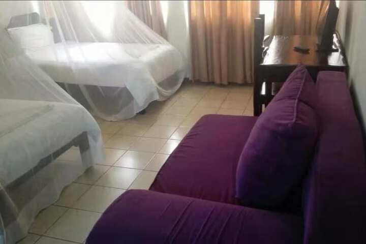 Room 6 of 11