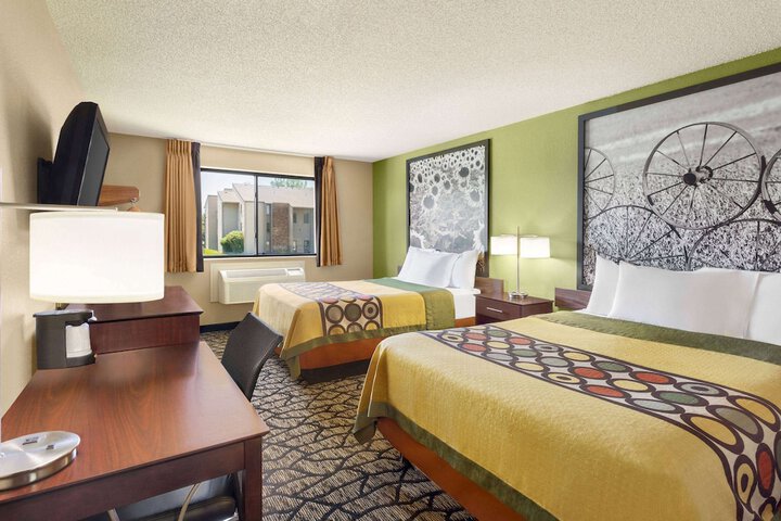 1 Queen Bed (5 of 16)