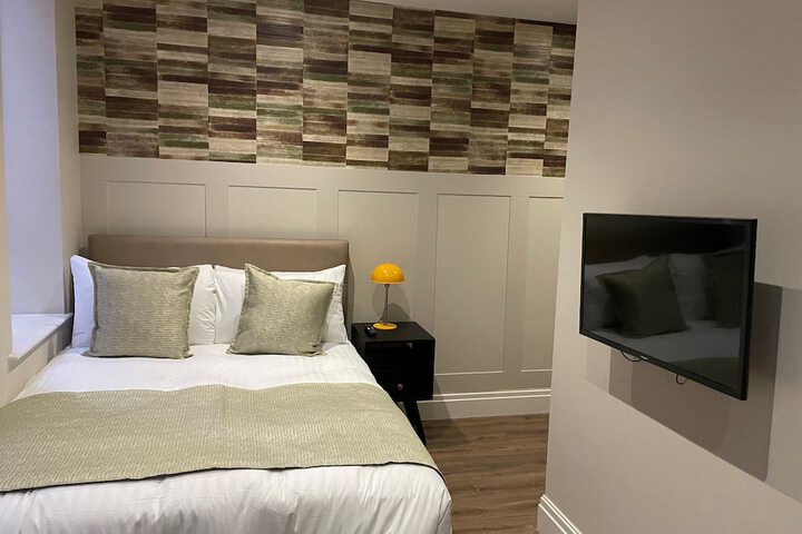 Room 32 of 67