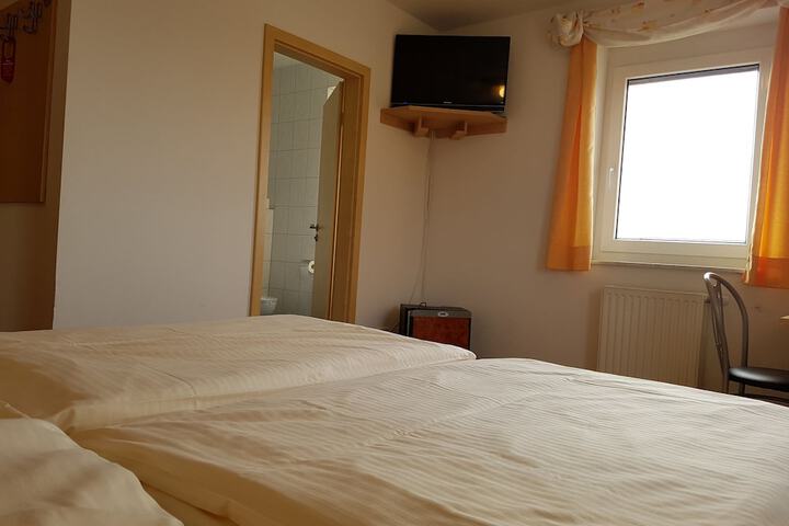 Room 3 of 11