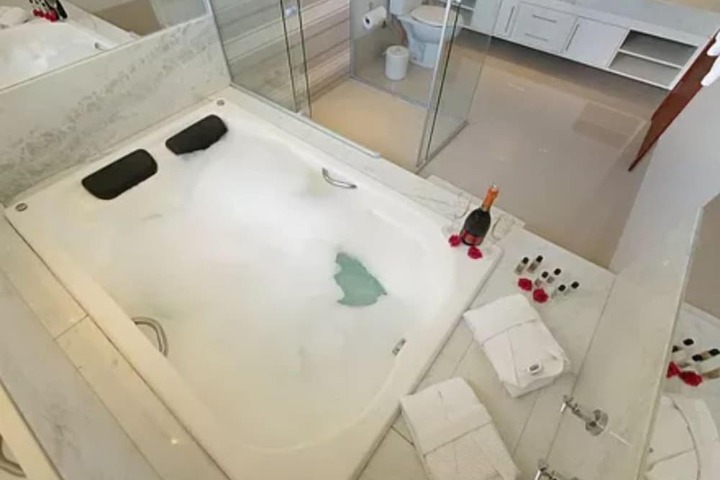 Hot Tub 43 of 54