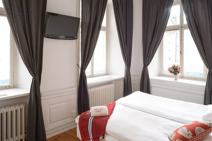 Room 3 of 32