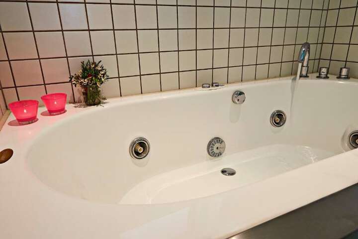Hot Tub 45 of 111