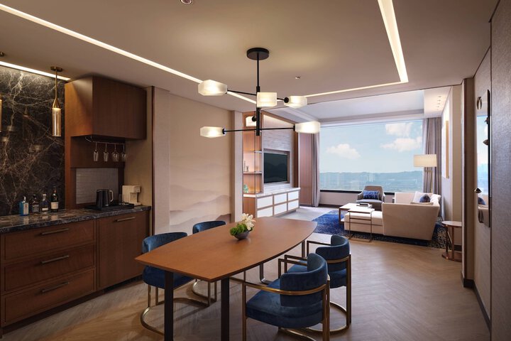 Room 43 of 203