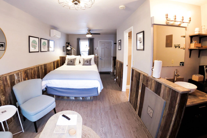 Room 8 of 10