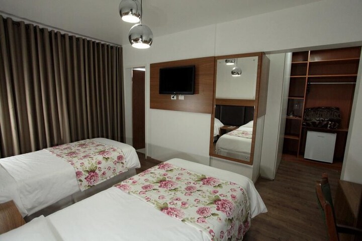 Room 6 of 17
