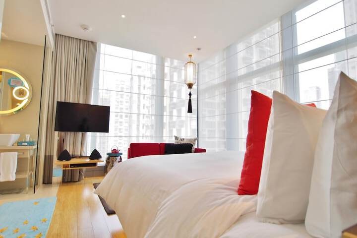 Room 14 of 108