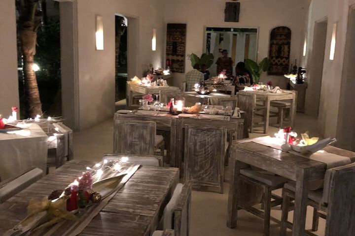 Dining 40 of 61