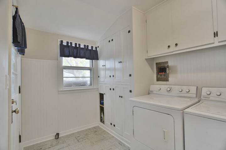 Room 11 of 28