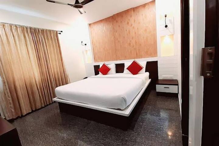 Room 10 of 19
