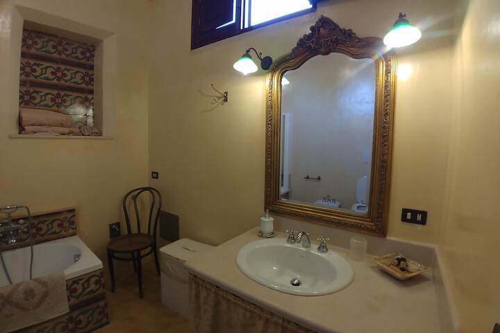 Room 75 of 96