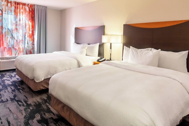 2 Queen Beds (1 of 3)