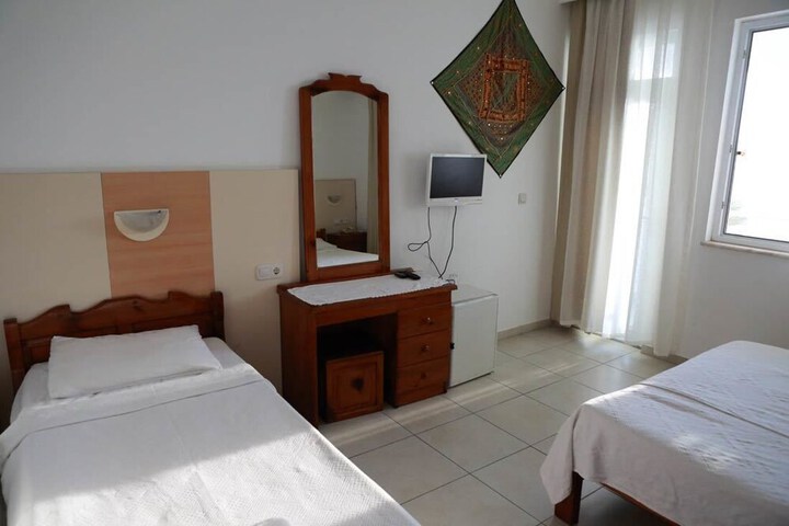 Room 10 of 19