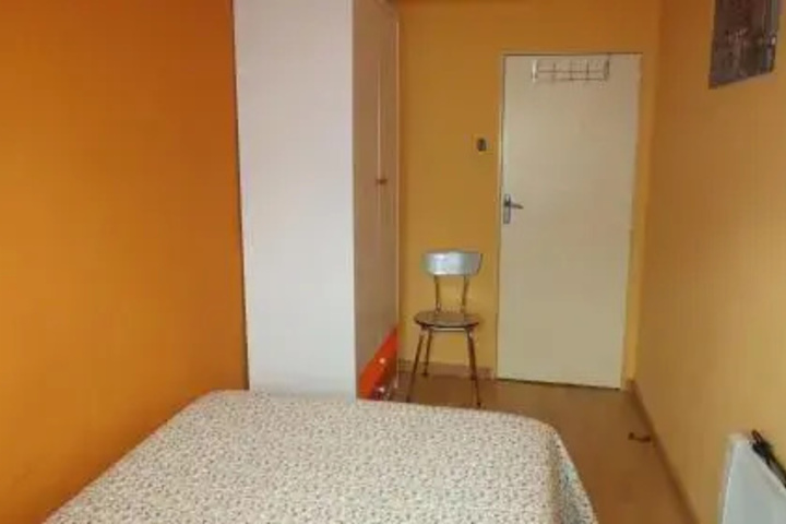 Room 5 of 6