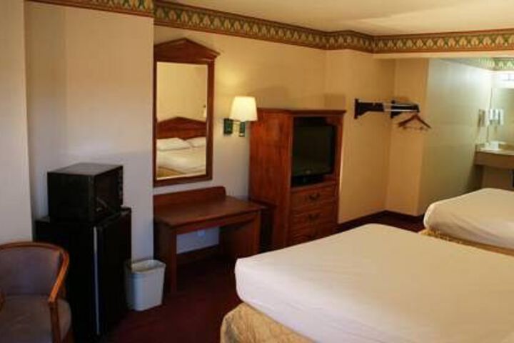 Room 4 of 18