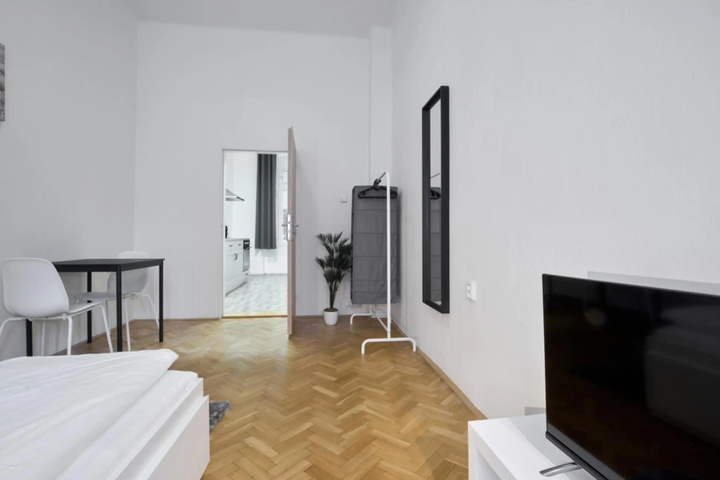 Room 4 of 14