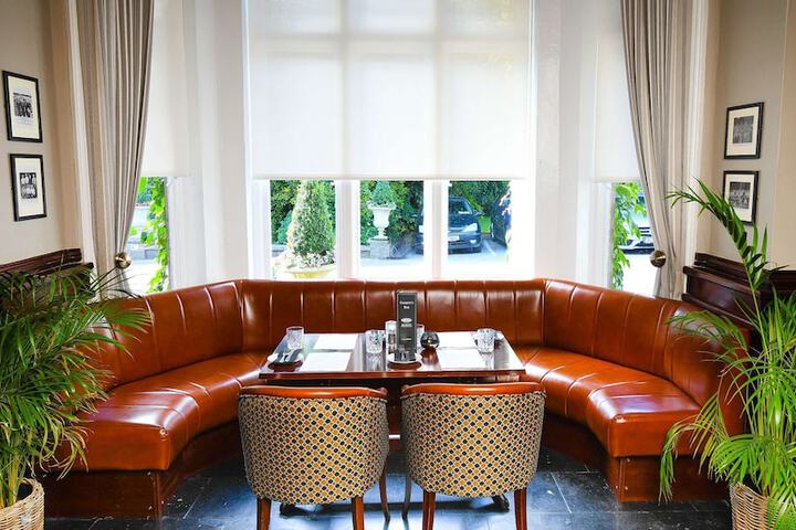 Lounge 73 of 83