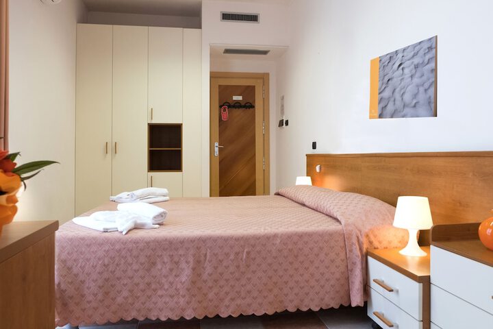Room 5 of 30